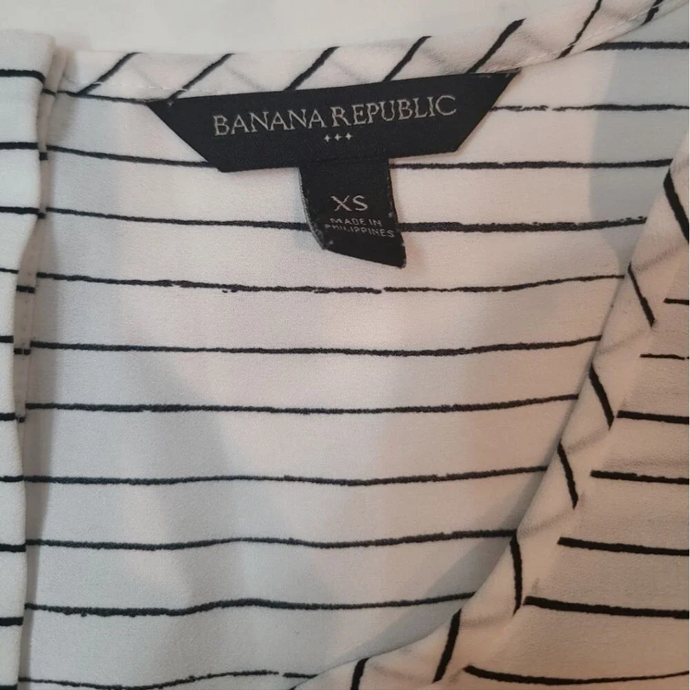 Banana Republic White Striped Minimalist Blouse Coastal Chic XS Relaxed Sailor